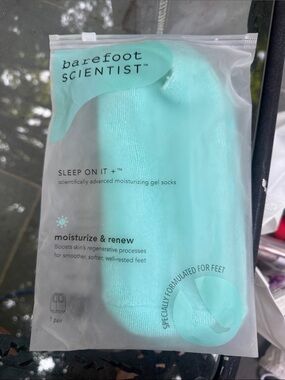 barefoot SCIENTIST Sleep On It Moisturizing Gel Socks - Aqua